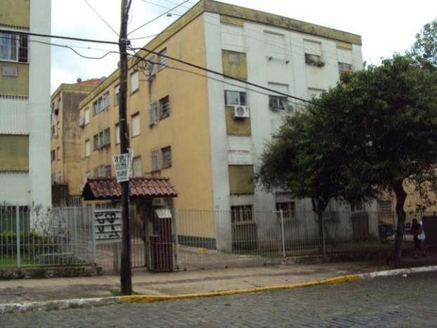 ÓTIMO Apartamento TÉRREO, 01 dormitório no Condomínio Edifício Januária, bairro Jardim Leopoldina, Desocupado, R$ 110.000,00.