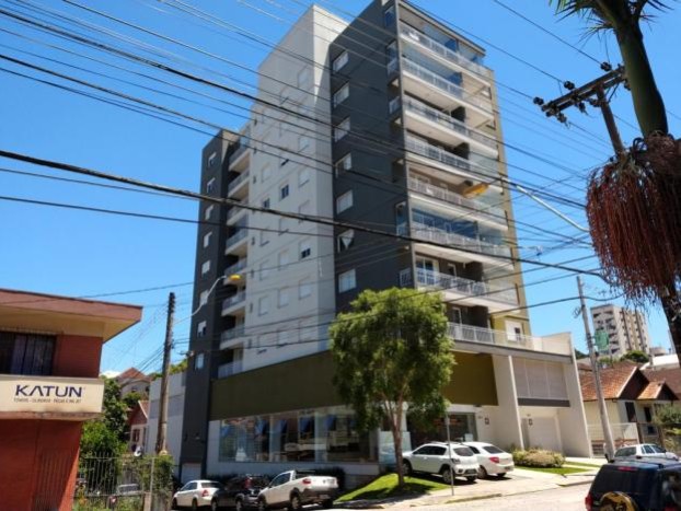 Impecável apartamento 7º andar, com 03 dormitórios no condomínio Residencial Lisboa, com 99,94m² de área privativa. Bairro Rio Branco, Caxias do Sul. R$ 450.000,00.