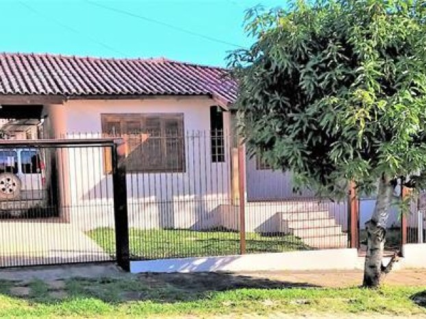 Confortável residência térrea, com 03 dormitórios (suíte), no bairro Parque Santa Fé-Jardim Alpino. R$ 450.000,00. 