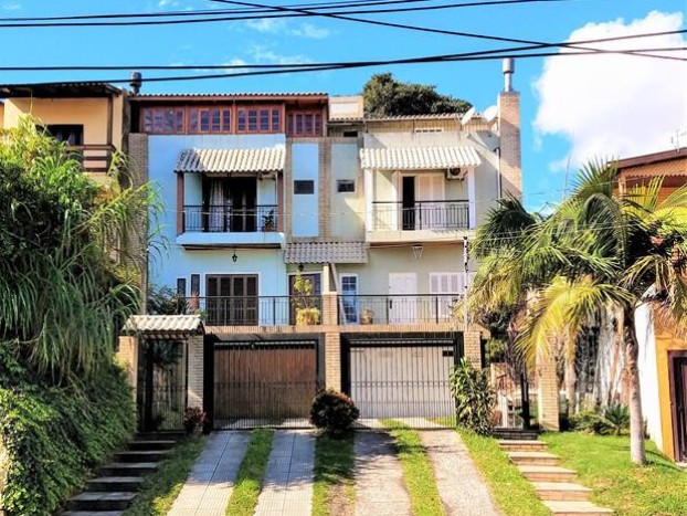 Simpática e agradável Residência construída em 03 níveis, com 03 dormitórios, no bairro Santo Antônio, R$ 670.000,00.